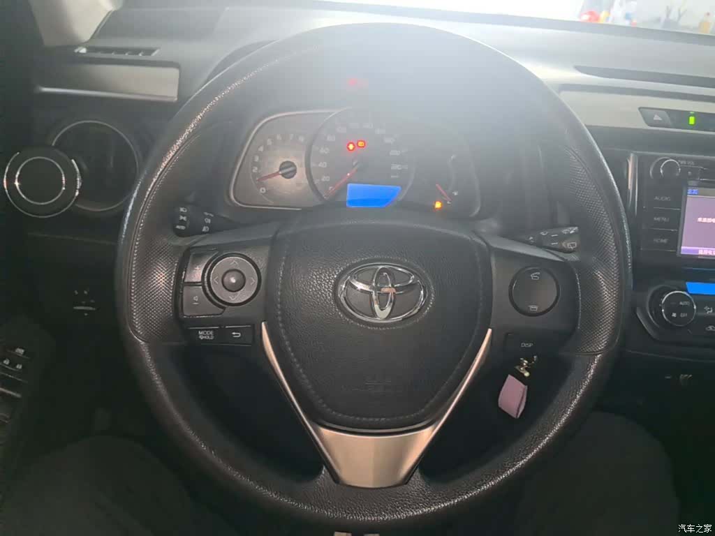 Toyota RAV4, 2014 11