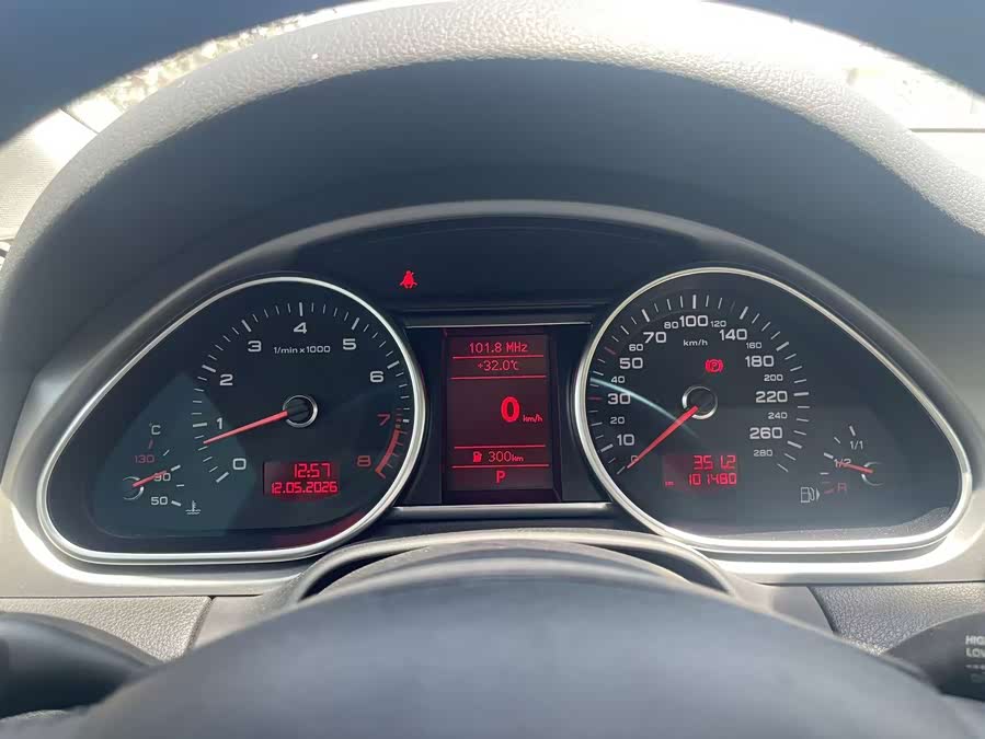 Audi Q7 2010, фото 27