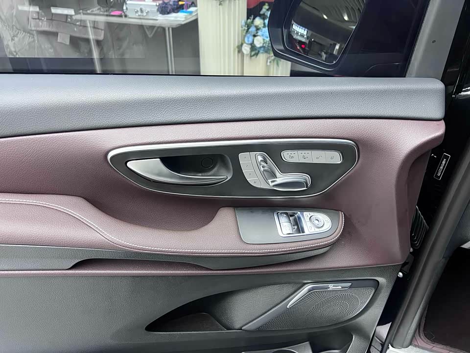 Mercedes-Benz V-class