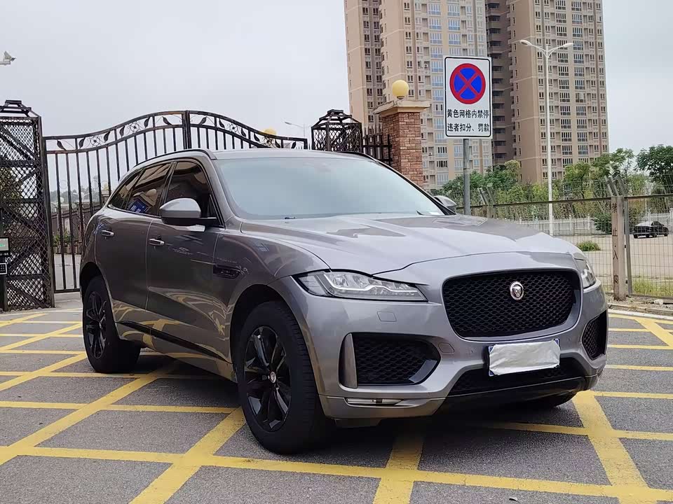 Jaguar F-PACE