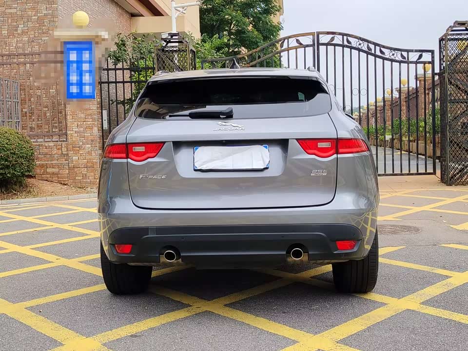 Jaguar F-PACE