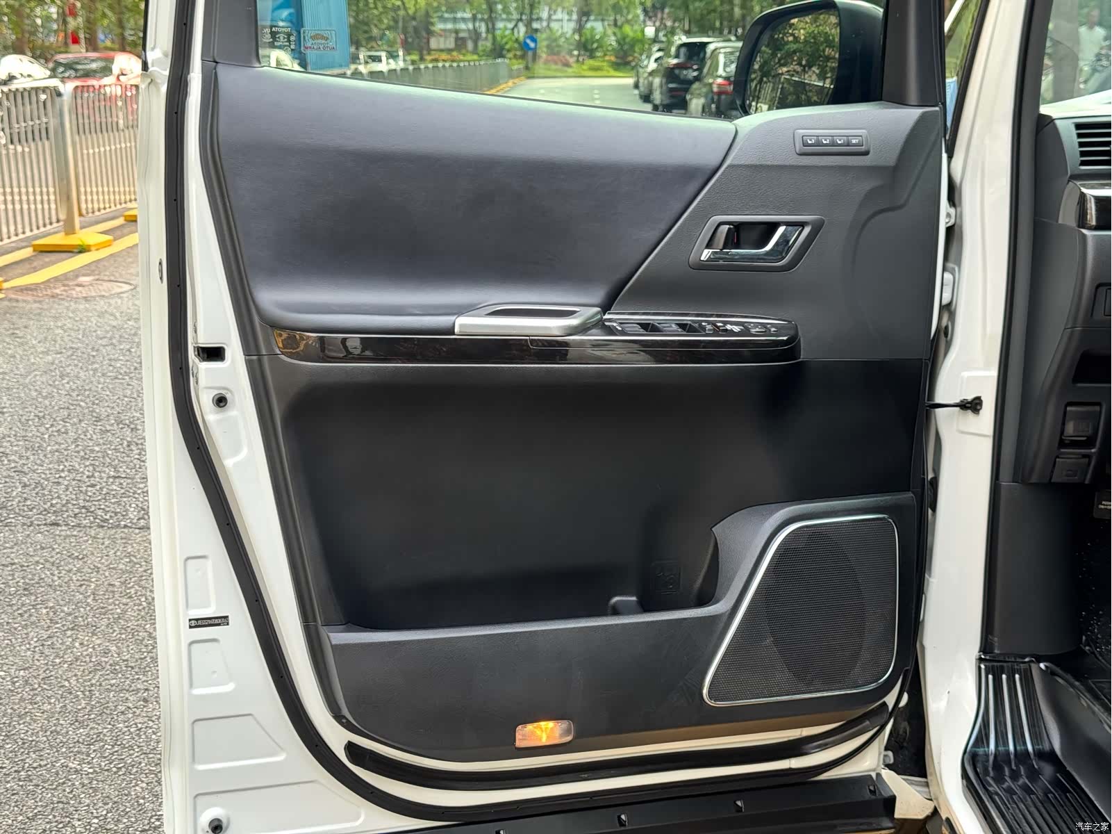 Toyota Alphard, 2014 16