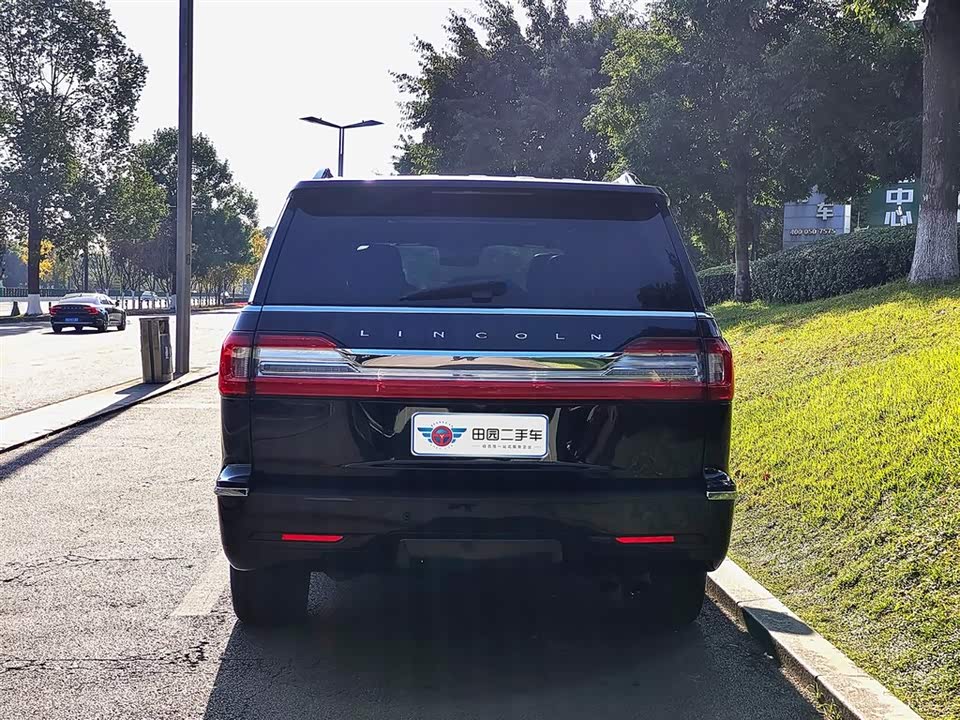 Lincoln Navigator