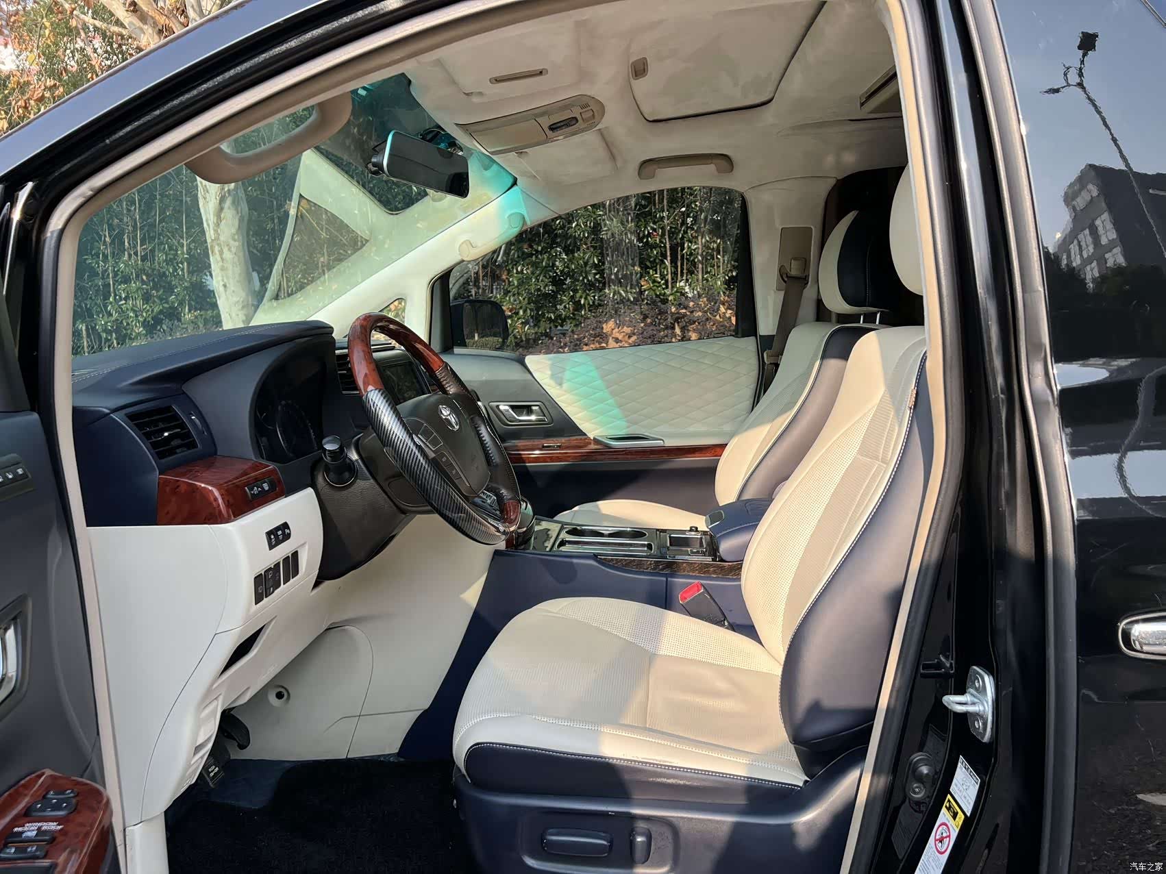 Toyota Alphard, 2012 12