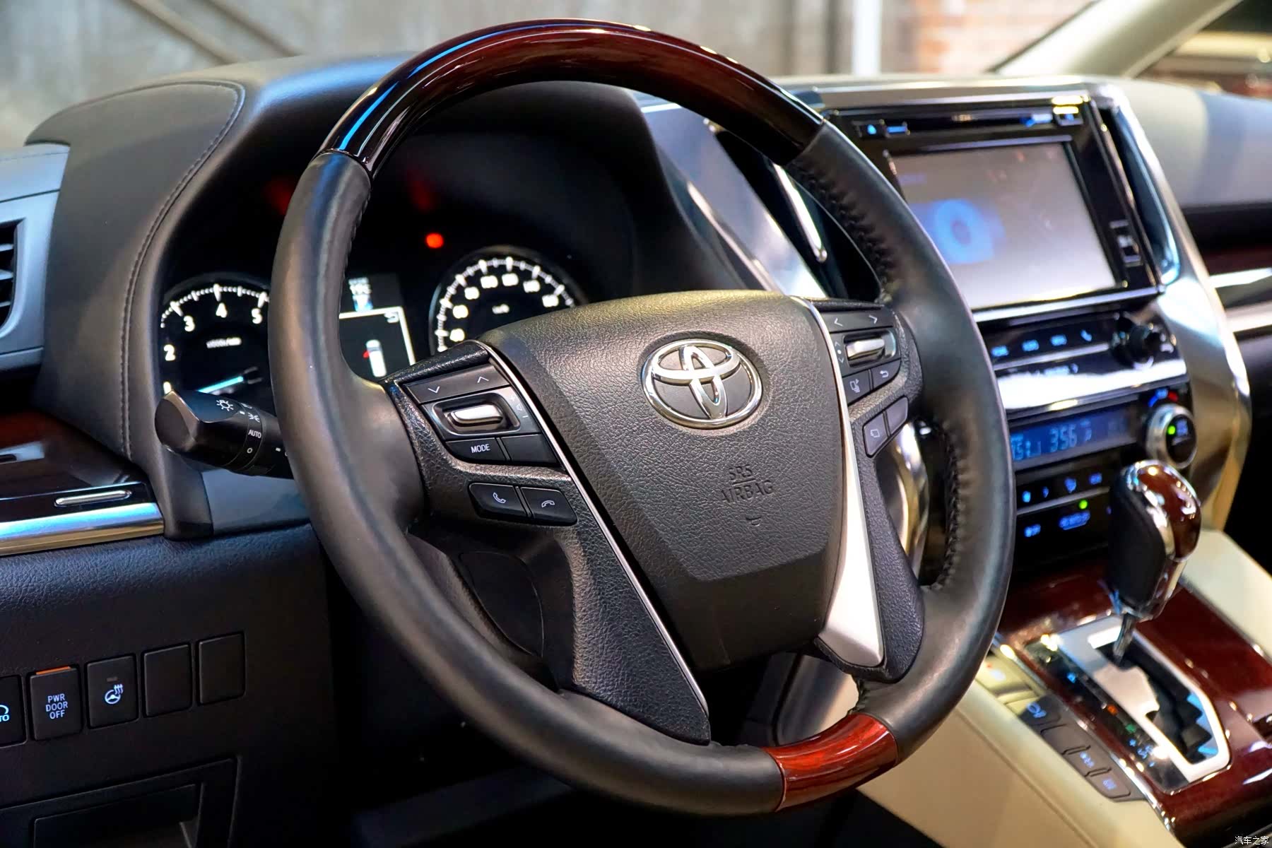 Toyota Alphard, 2016 20