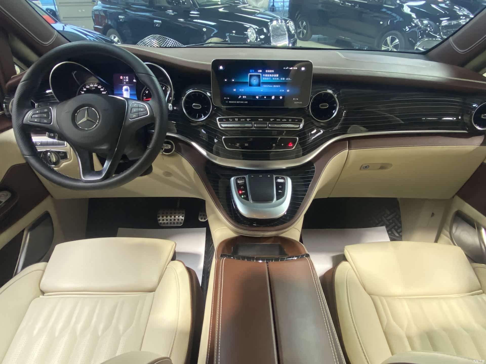 Mercedes-Benz V-Class, 2024 9