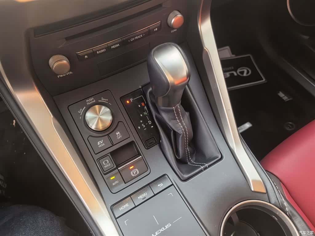 Lexus NX, 2019 14