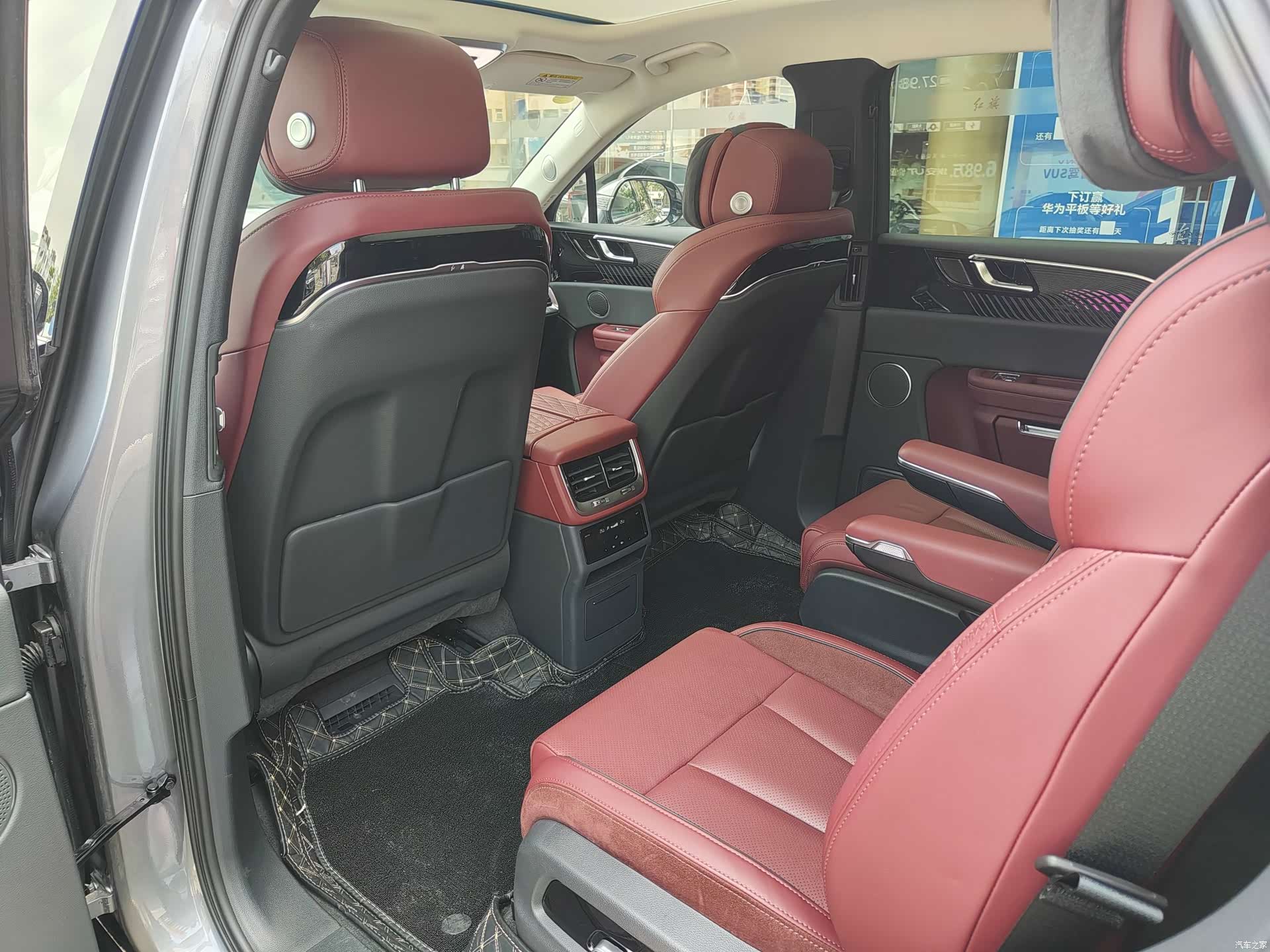 Hongqi E-HS9, 2023 11