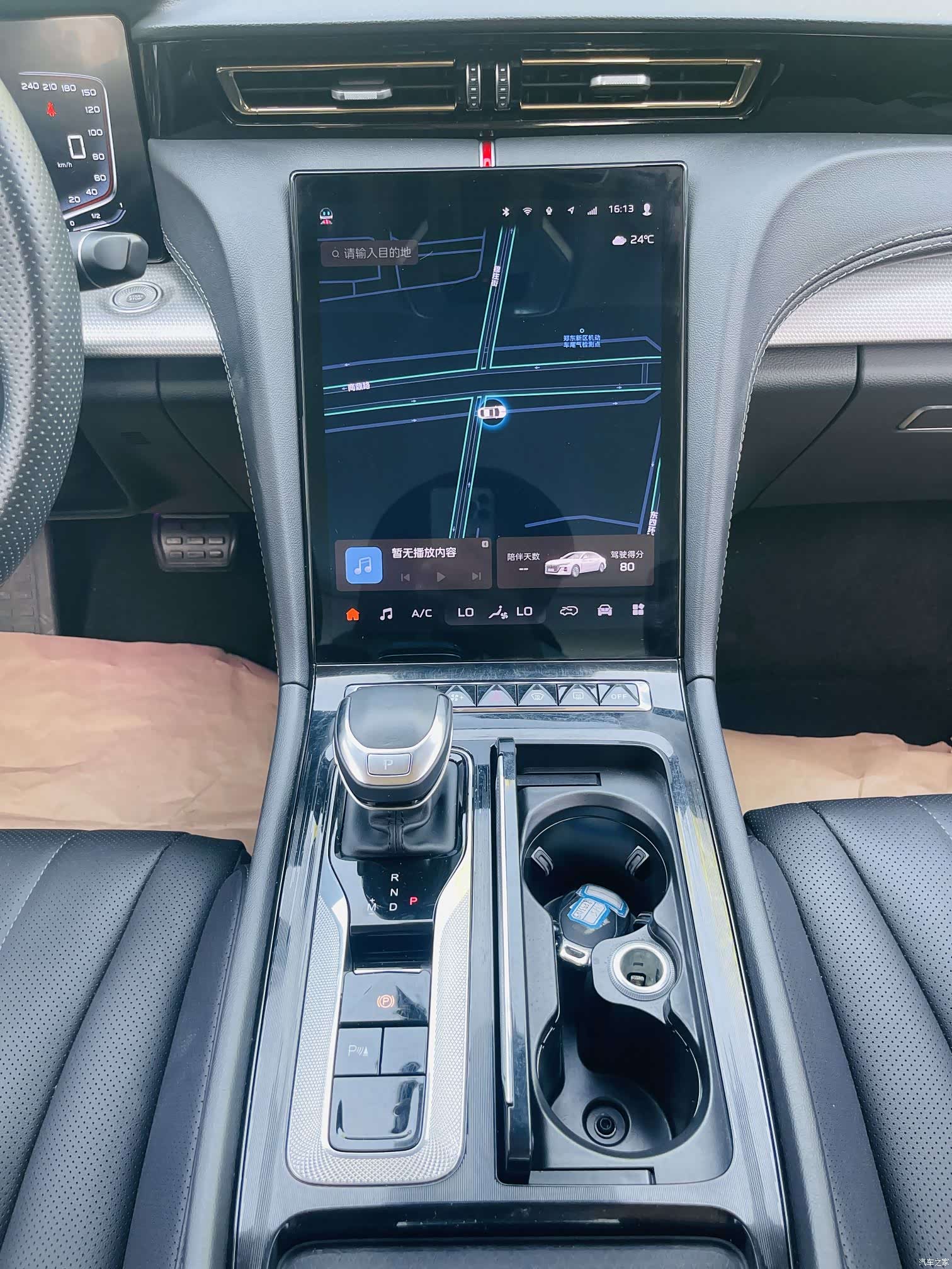 Hongqi H5, 2023 13