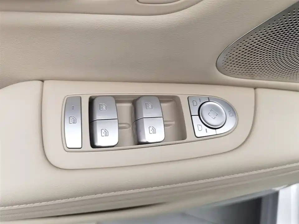 AITO Ask the world M7