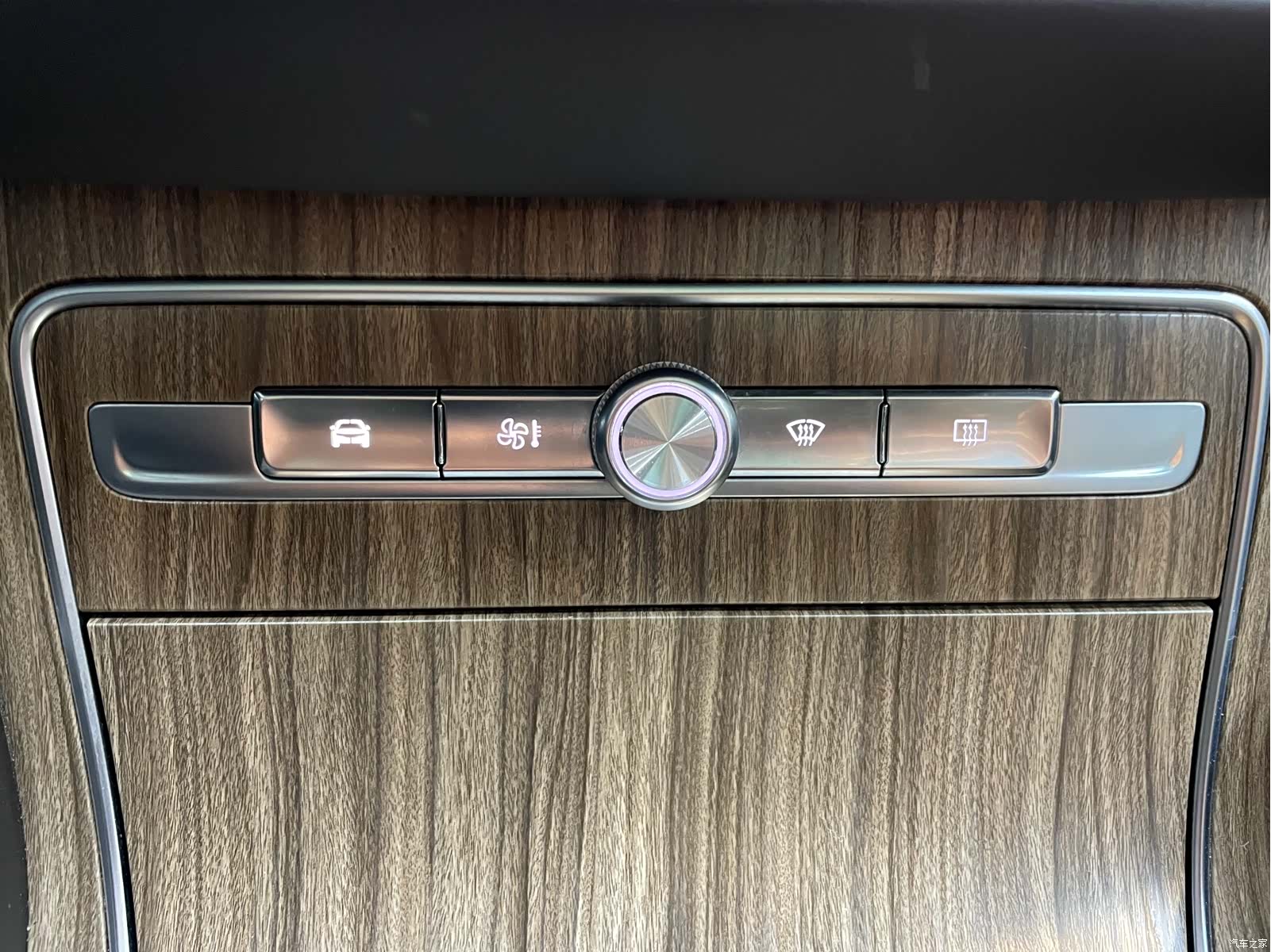 Roewe RX8, 2018 14