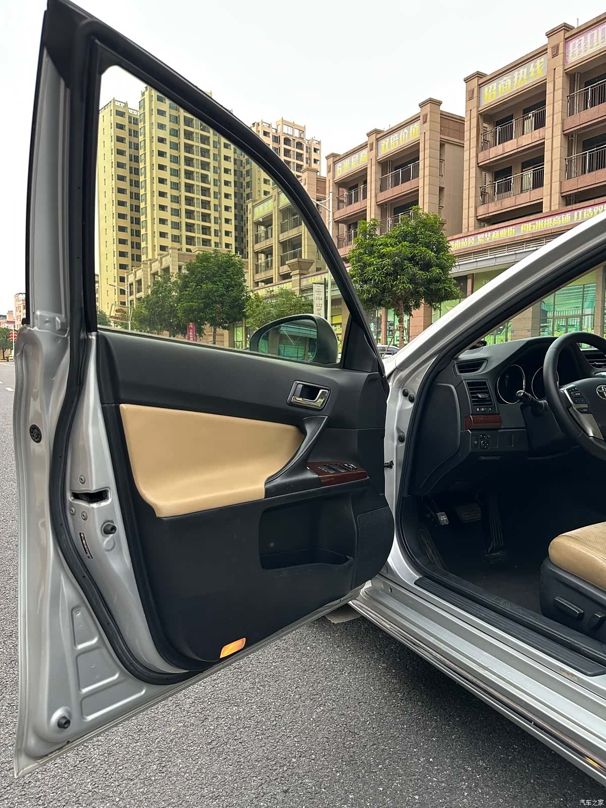Toyota 2.5V, 2015 13