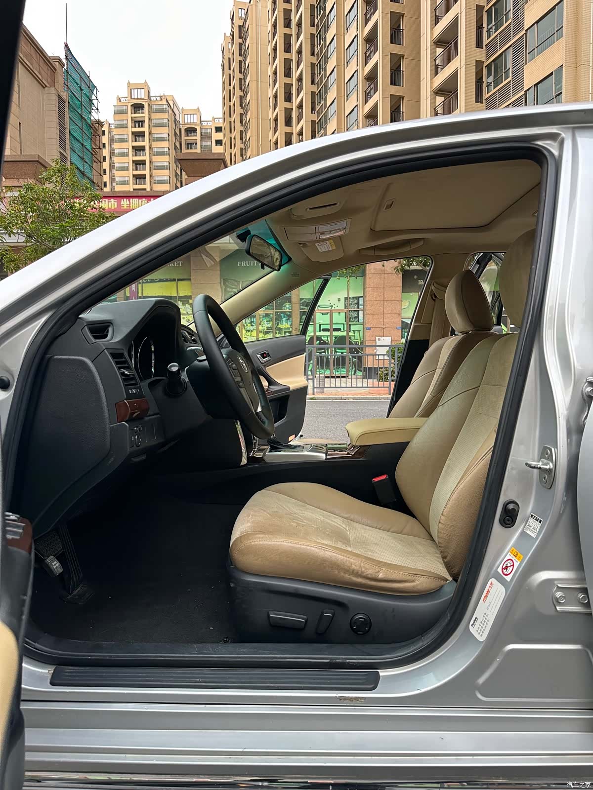 Toyota 2.5V, 2015 14