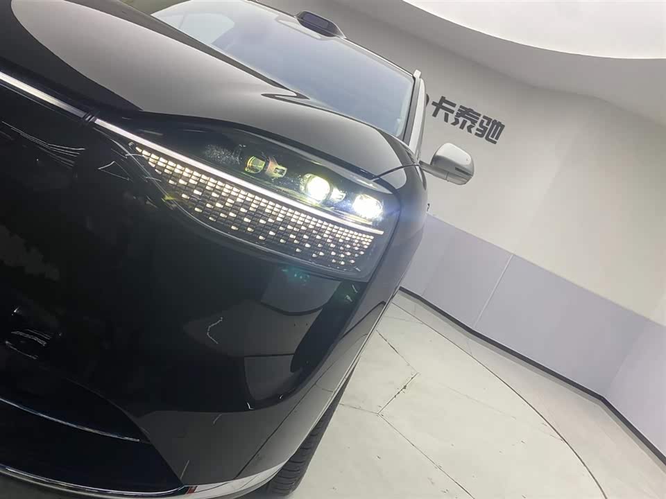 AITO Ask the world M9