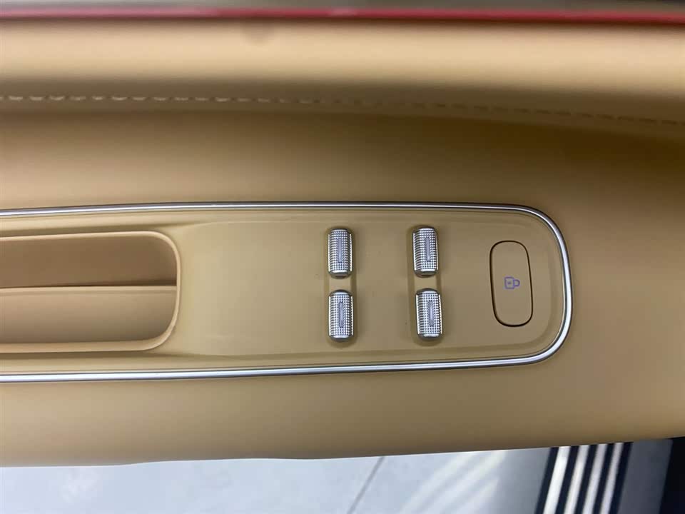 AITO Ask the world M9