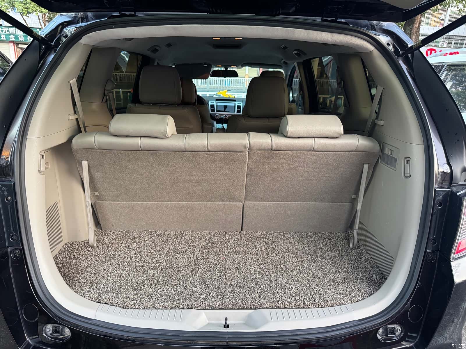 Mazda 8, 2015 11