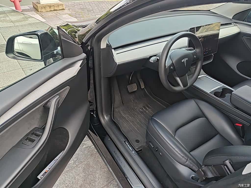 Tesla Model Y, 2024 16