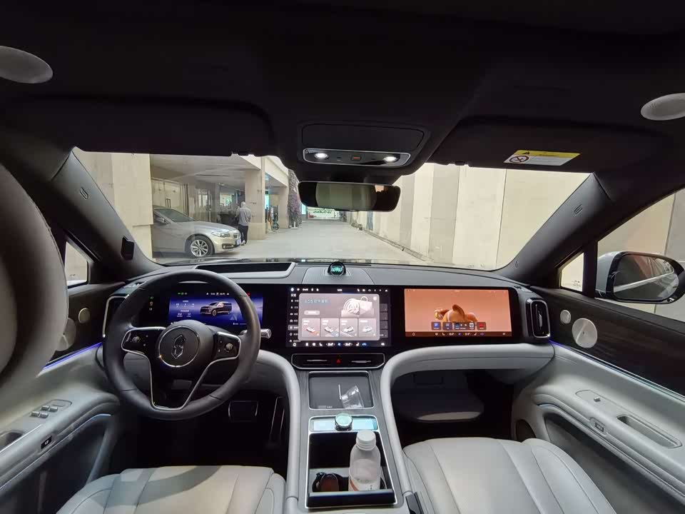 AITO Ask the world M9