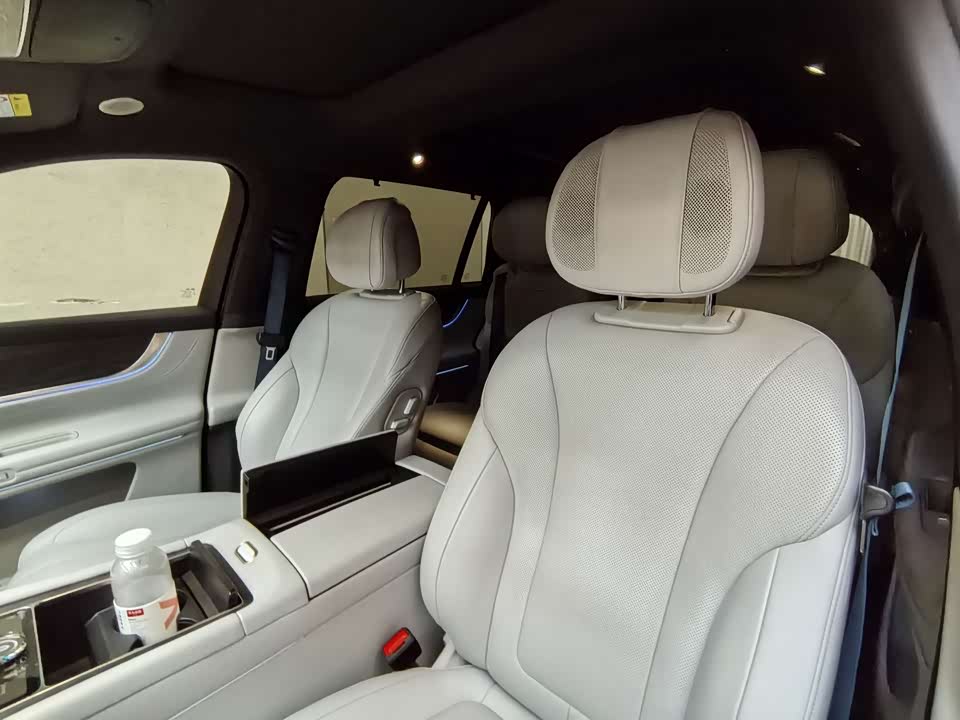 AITO Ask the world M9