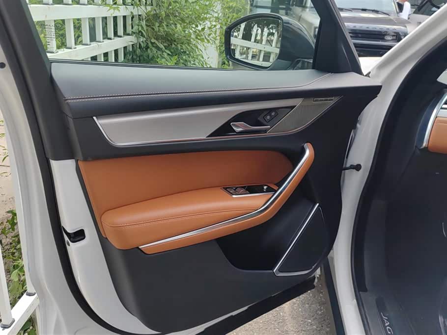Jaguar F-PACE Jaguar F-PACE