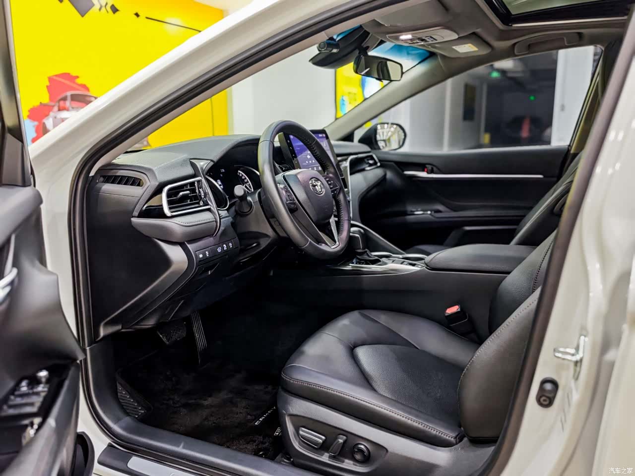 Toyota Camry, 2023 4