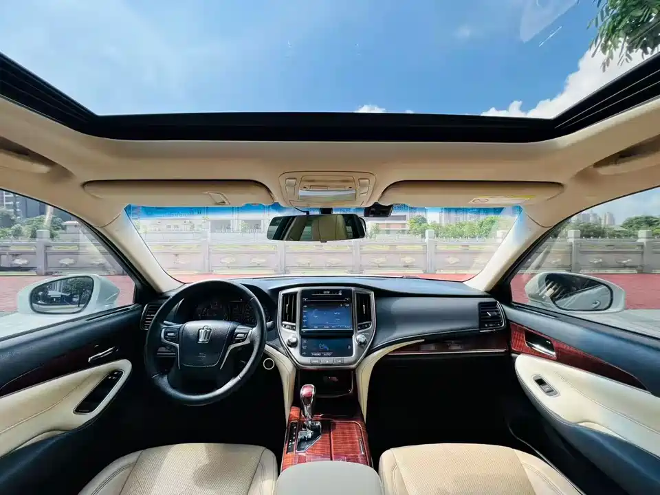 Toyota crown
