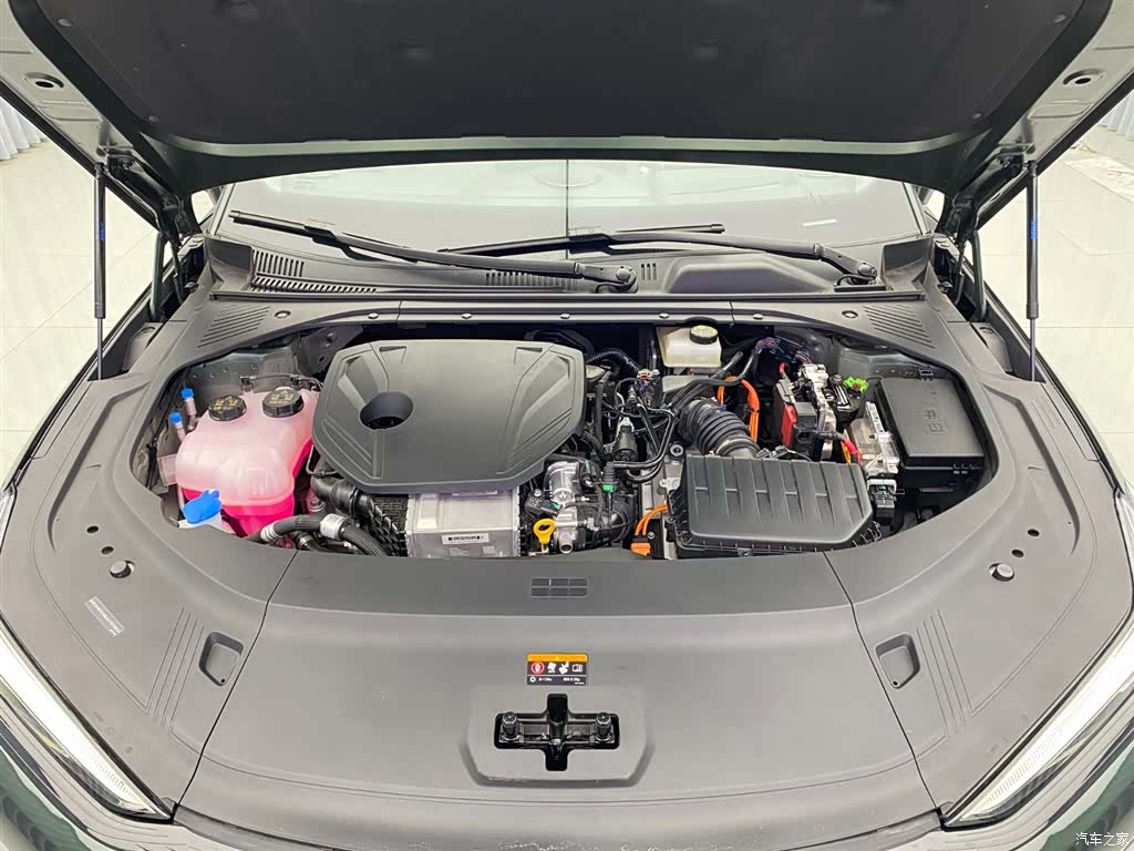 Geely 8, 2025 25