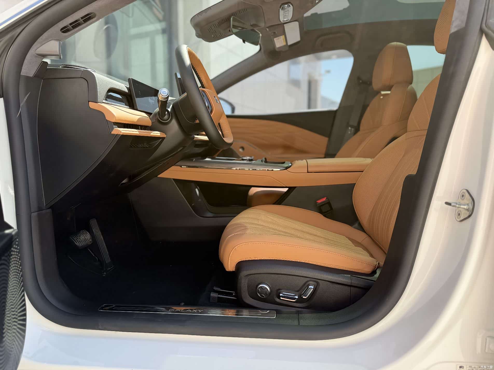Geely 8, 2025 4