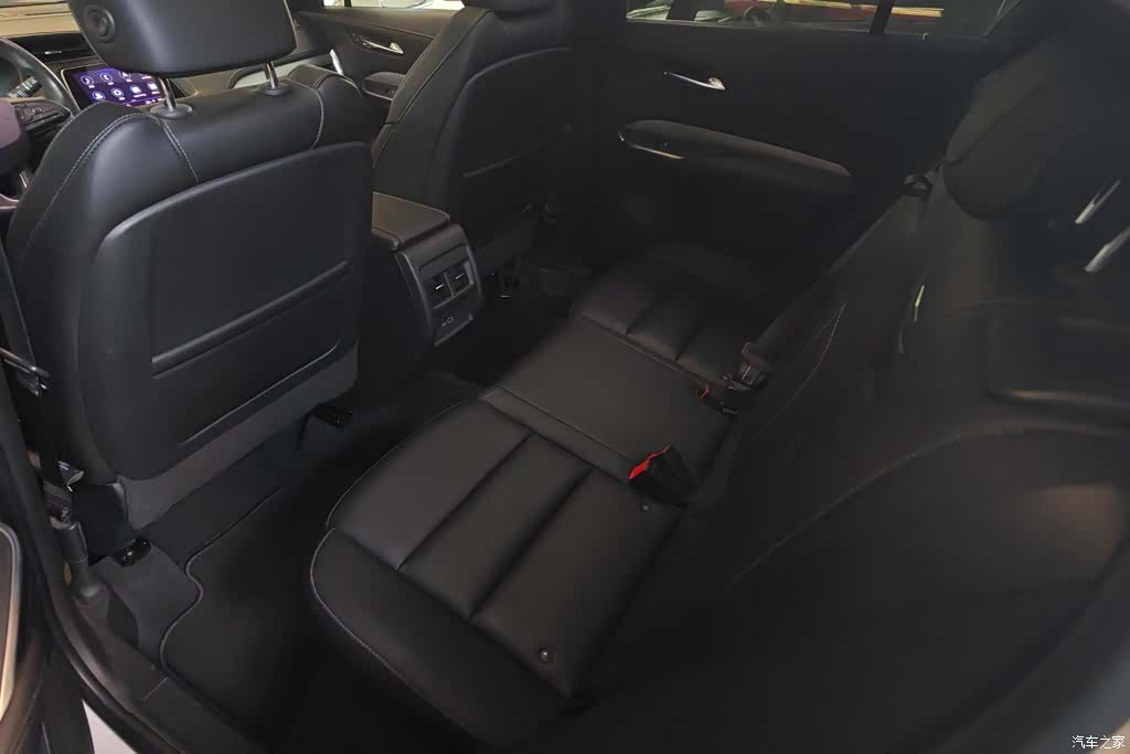 Cadillac XT4, 2019 11
