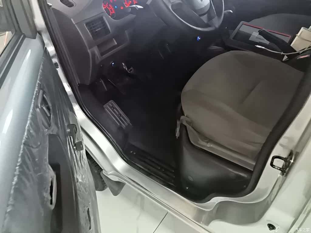 Wuling L3C, 2021 16