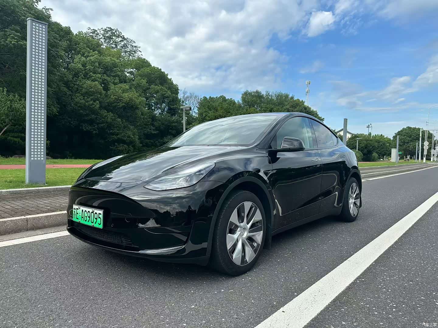 Tesla Model Y, 2023 1