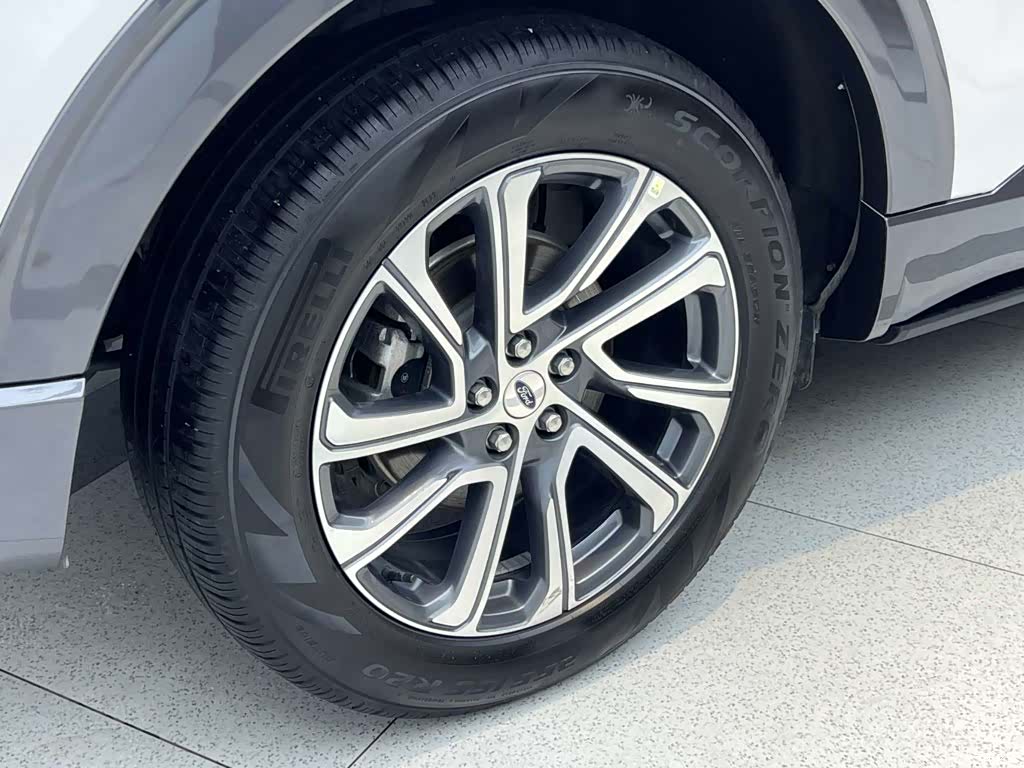 Ford Explorer, 2023 32