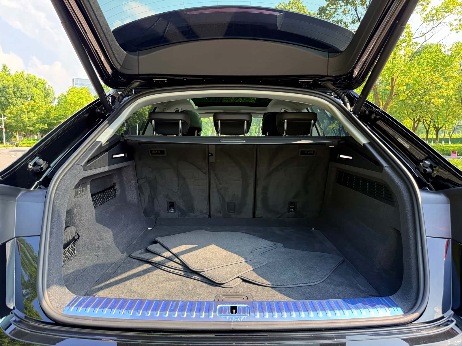 Audi Q8, 2024 12
