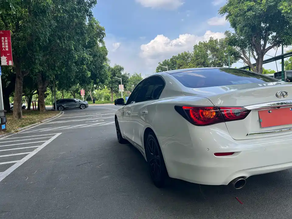 Infiniti Q50L