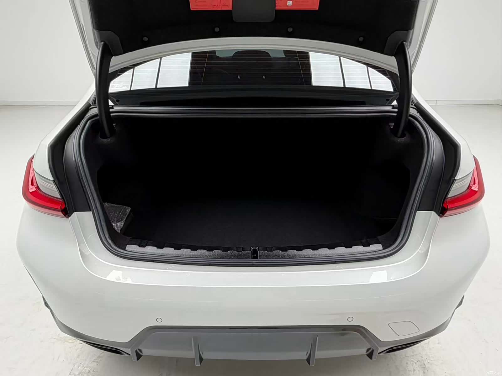 BMW 3 Series, 2024 10