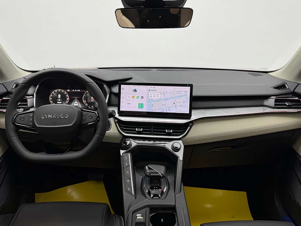Lynk & Co 06