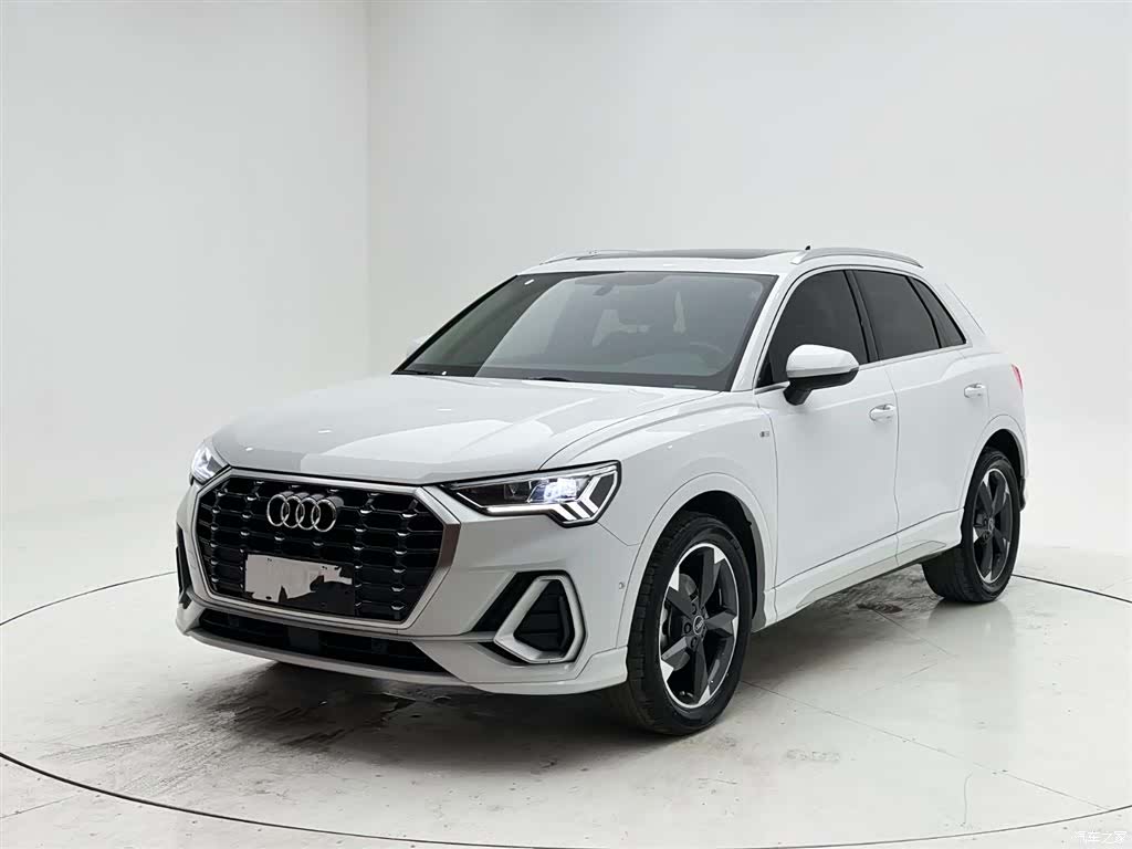 Audi Q3, 2022 1