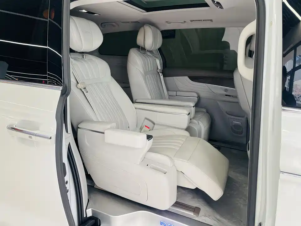 Roewe iMAX8