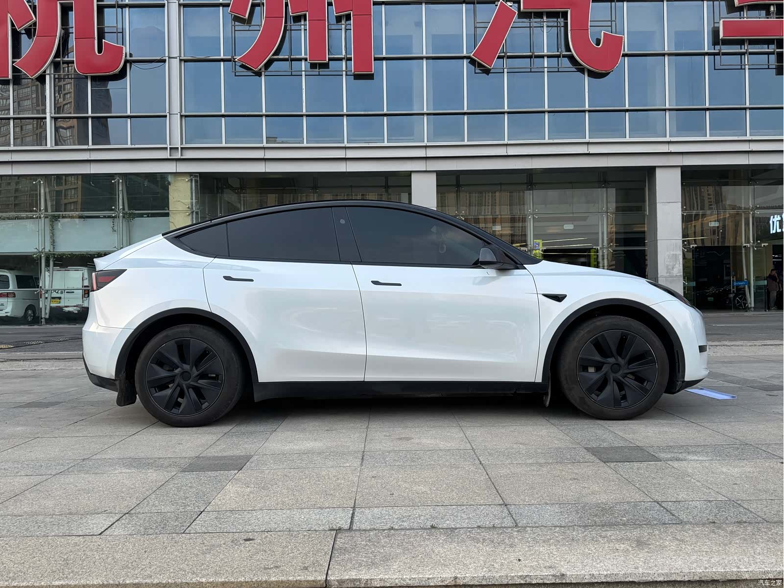 Tesla Model Y, 2024 все фото