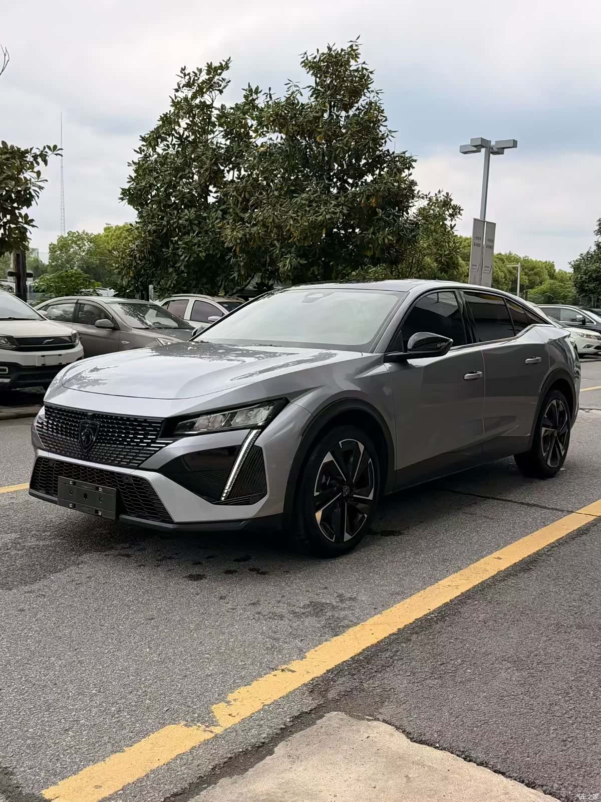 Peugeot 408
