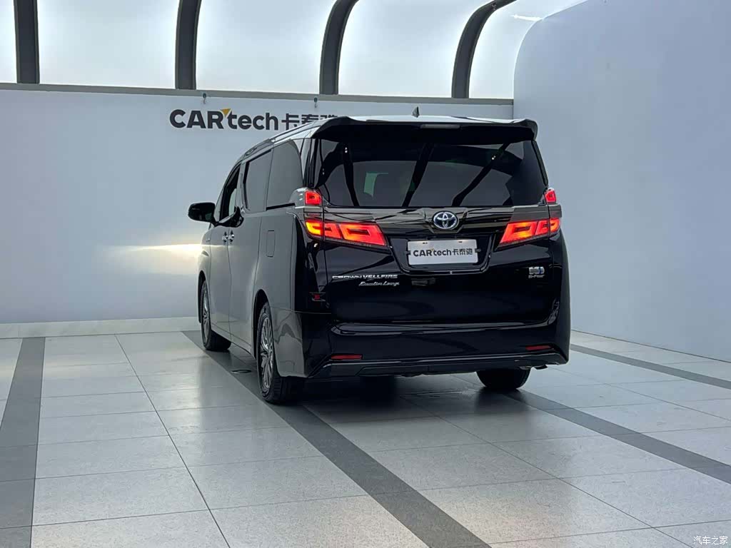 Toyota Vellfire, 2023 все фото
