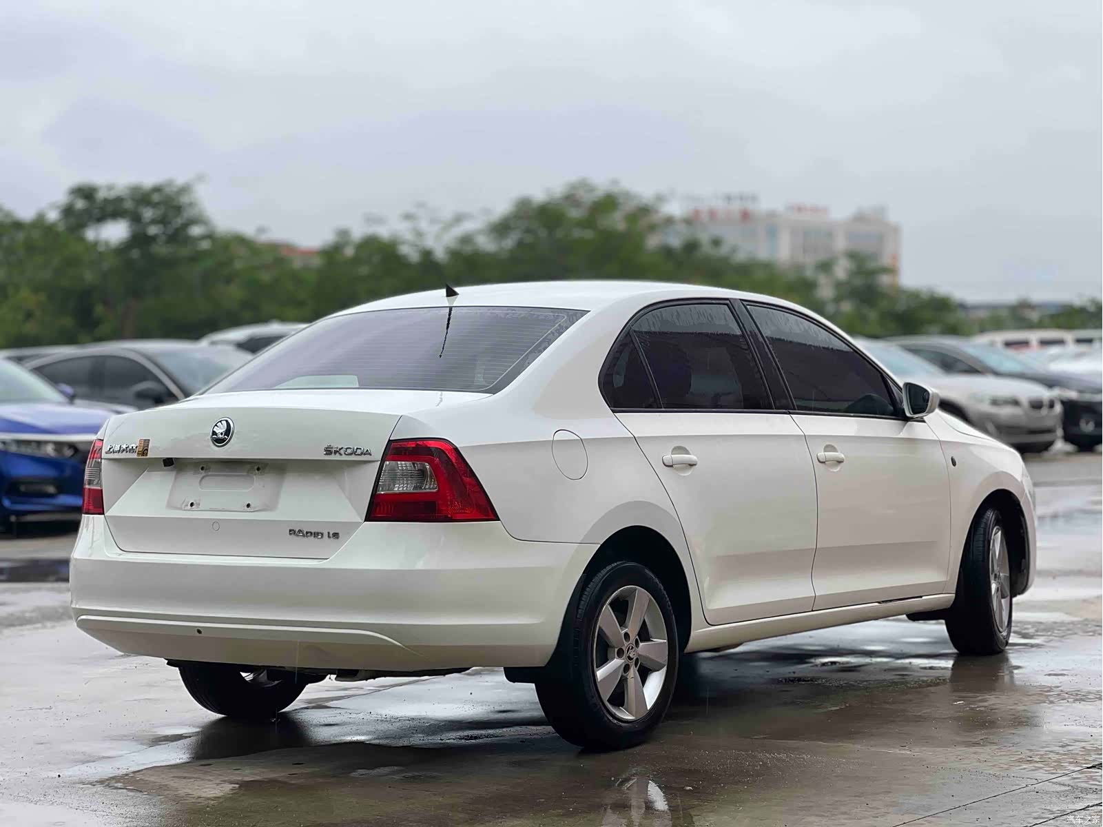 Skoda Rapid, 2014 9