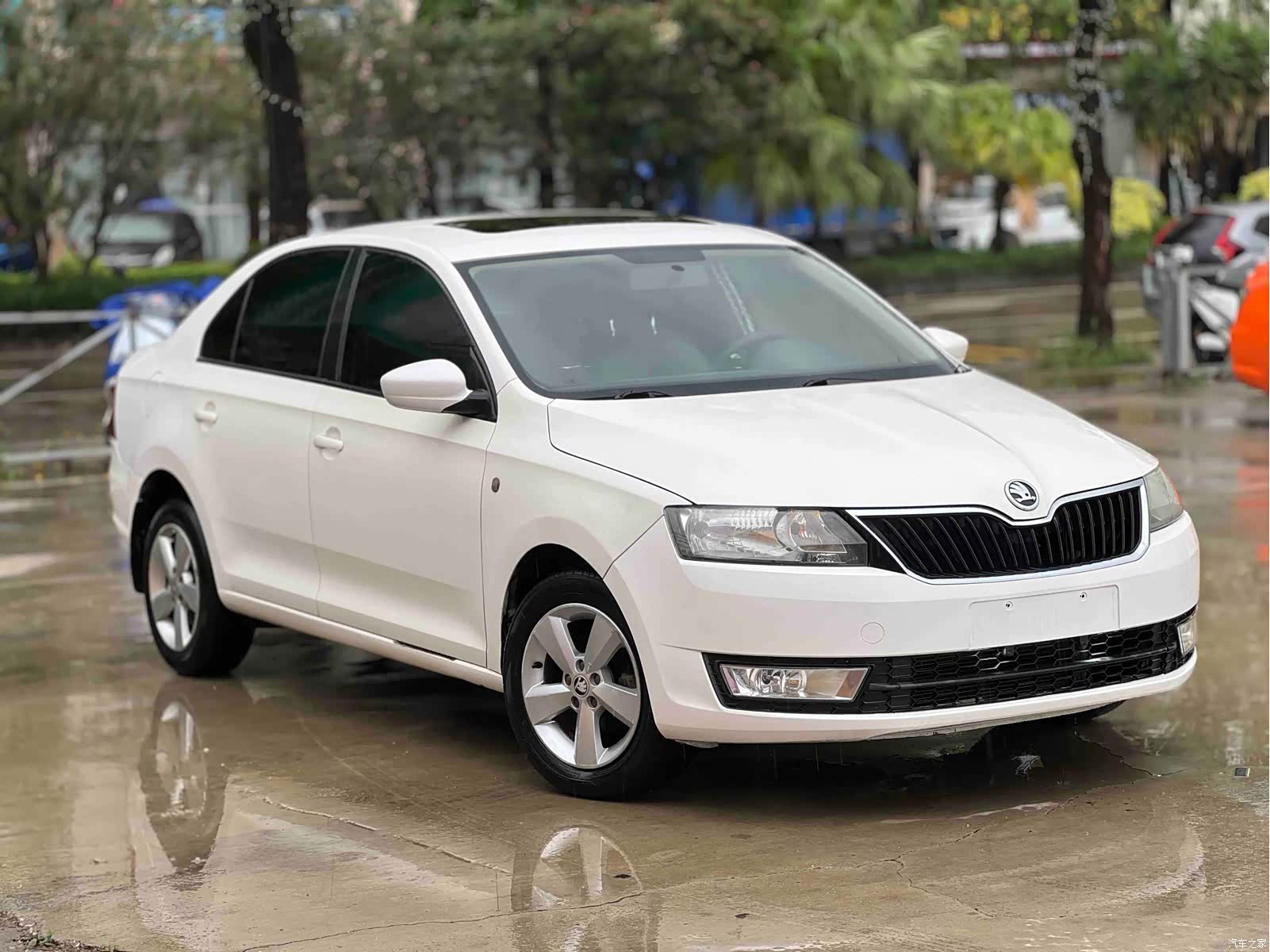 Skoda Rapid, 2014 8