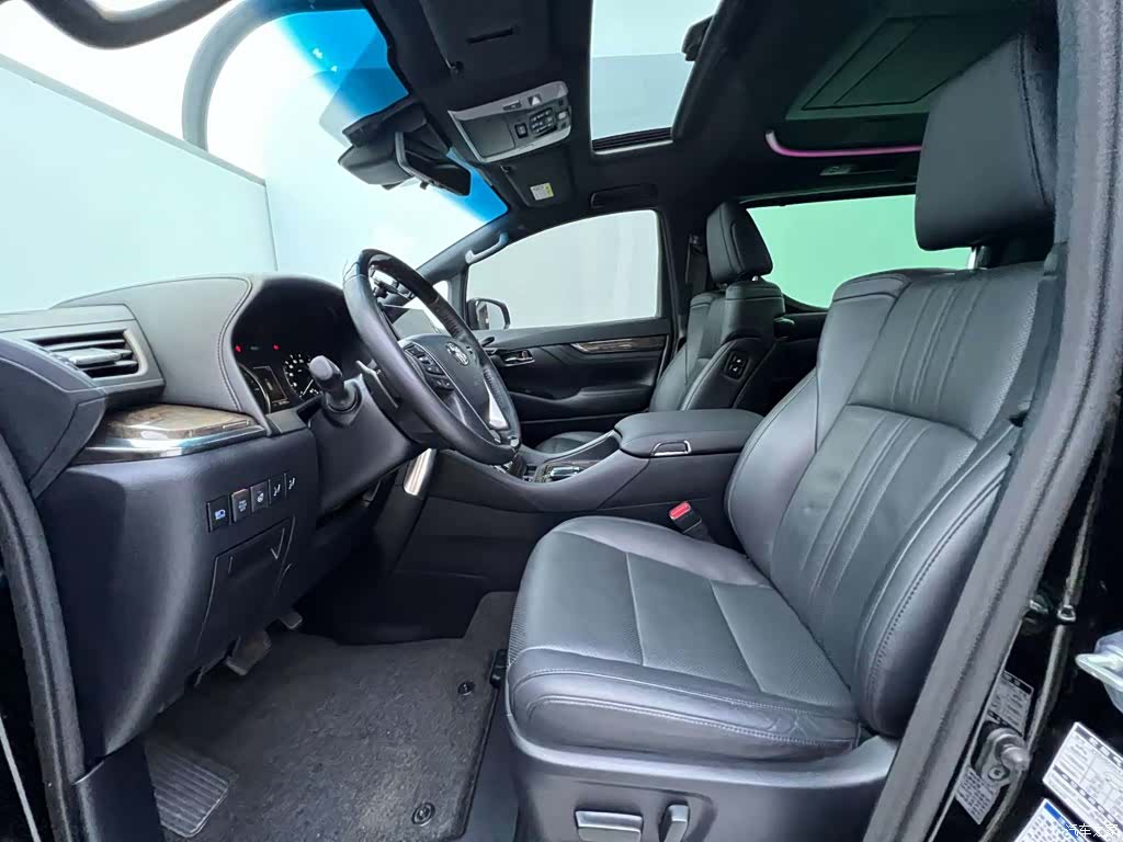 Toyota Vellfire, 2023 9