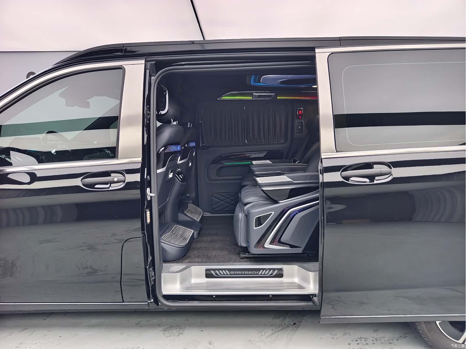 Mercedes-Benz 7, 2025 15