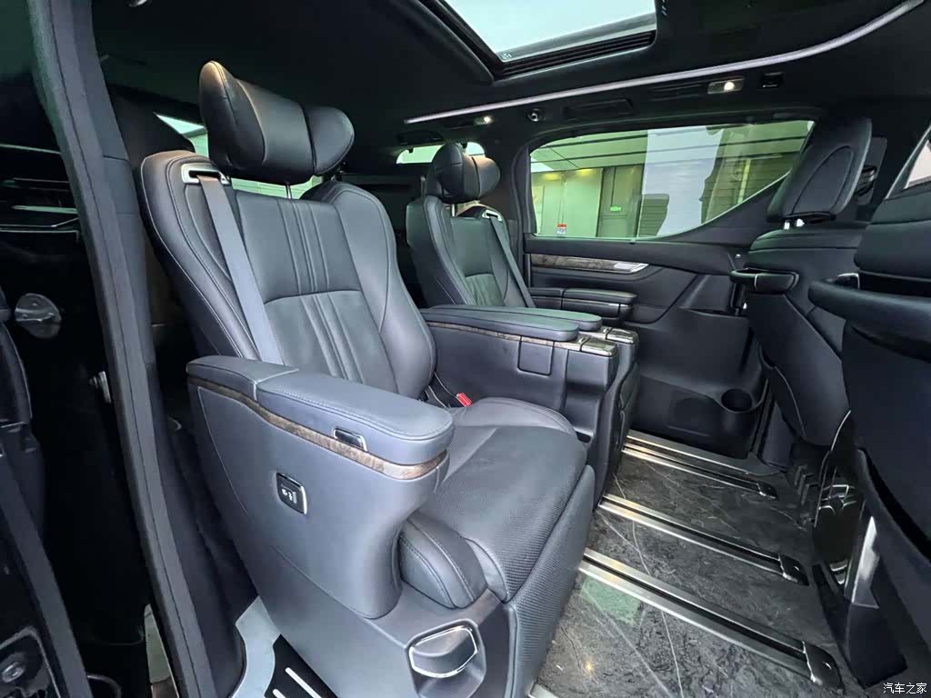 Toyota Vellfire, 2023 20