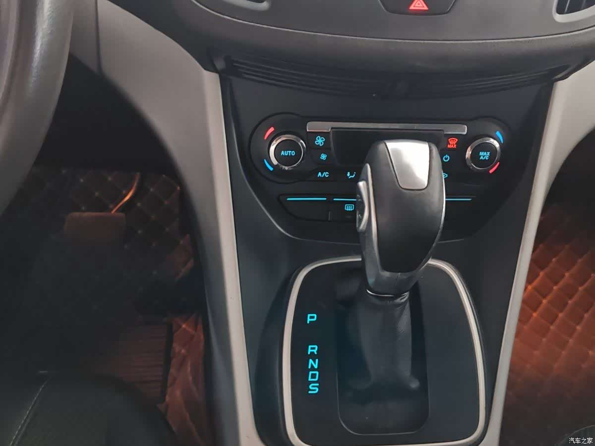 Ford Kuga, 2015 12