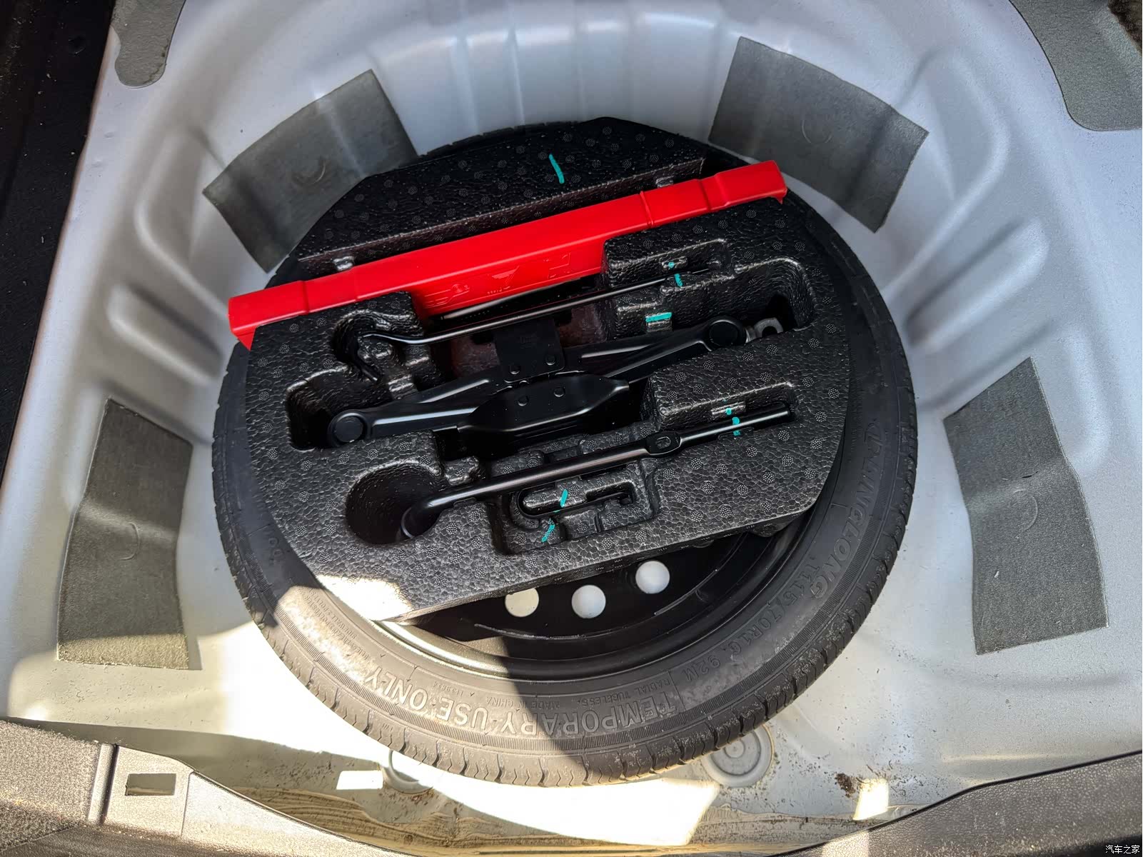 Geely Binray, 2022 13