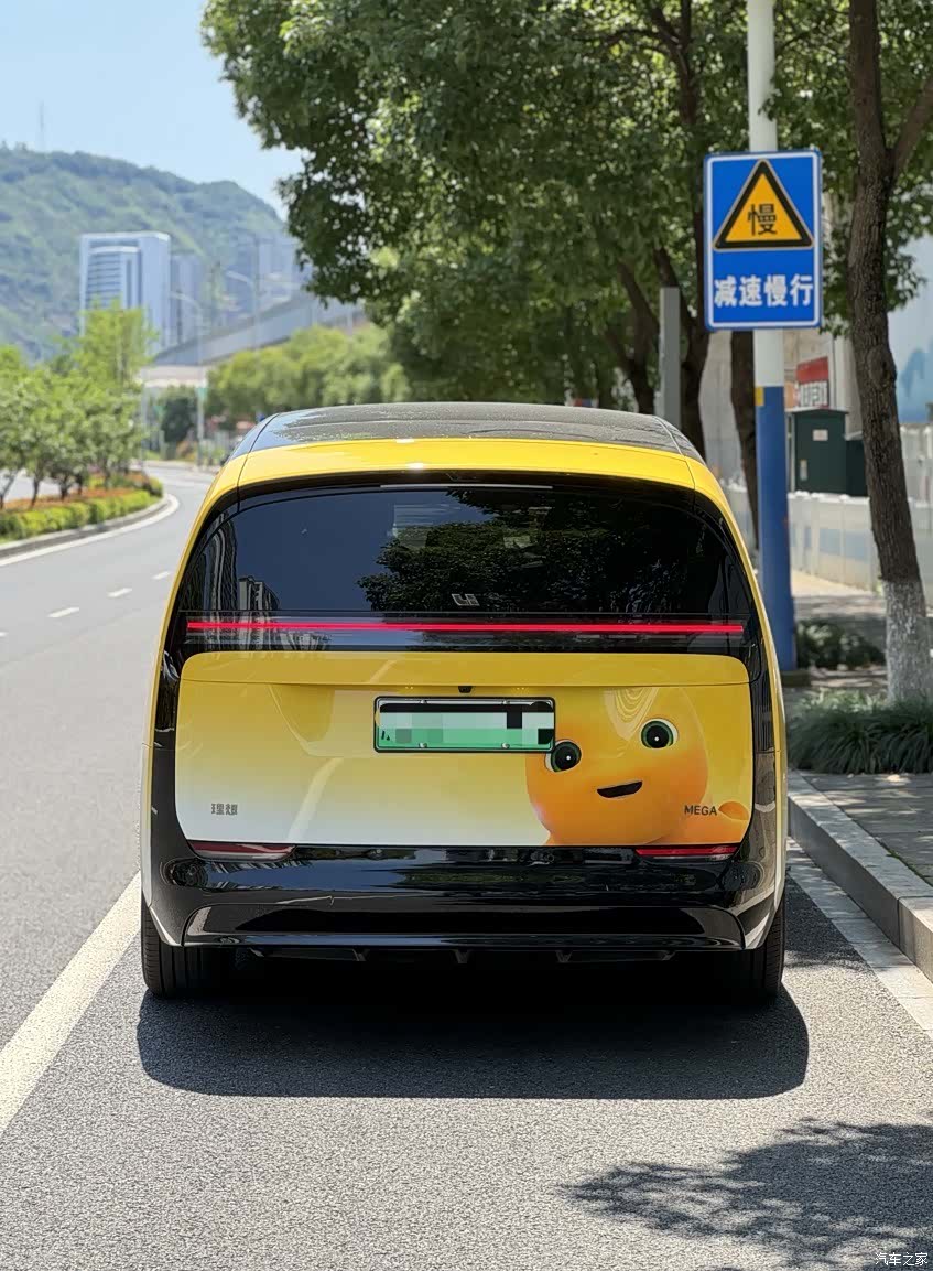 Li Auto MEGA, 2024 3