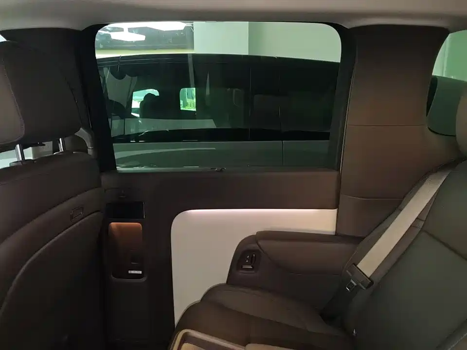 Li Auto Ideal MEGA Li Auto Ideal MEGA